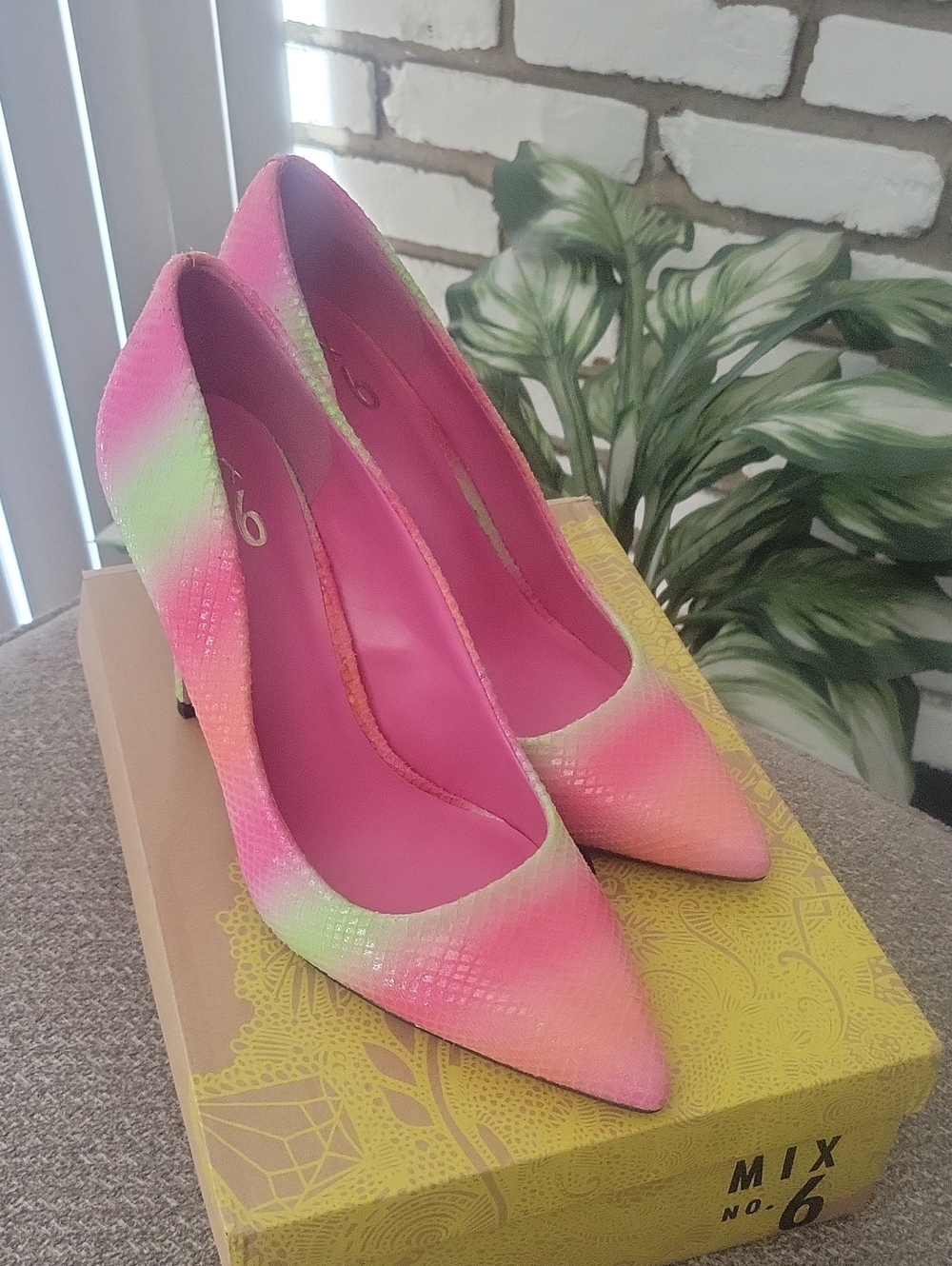 Mix No. 6 Pink and Green Gradient Pointed-Toe Pumps 9 1/2 M